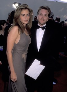 Julia Roberts and Kiefer Sutherland (Photo by Ron Galella/Ron Galella Collection via Getty Images)